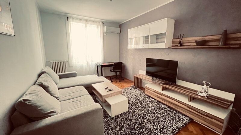 Floreasca, apartament cu 2 camere, 7 min. pana la Metrou Aurel Vlaicu.